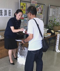 試食の様子.jpg
